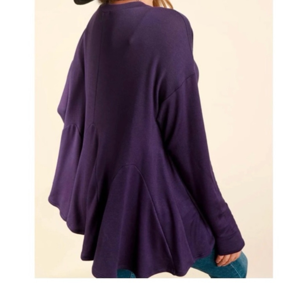 NWOT Purple long sleeve flowy bottom top.
Brand:Haptics
